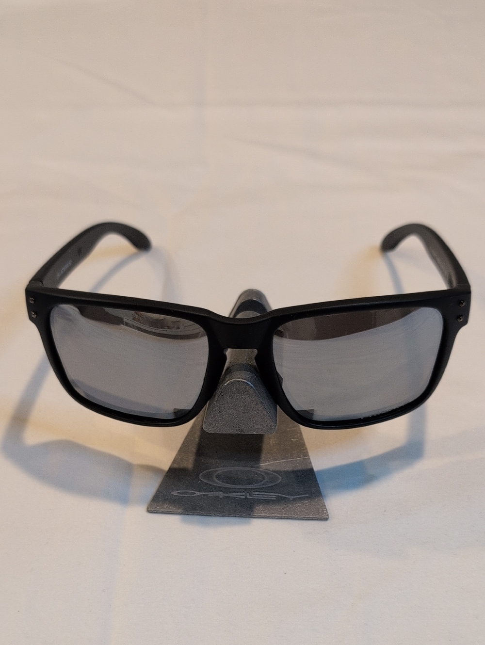 Oakley Men’s Holbrook Prizm Polarized Sunglasses with Iridium Gray Lenses